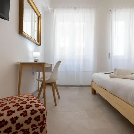 Luxury - Colosseo 10 Min *