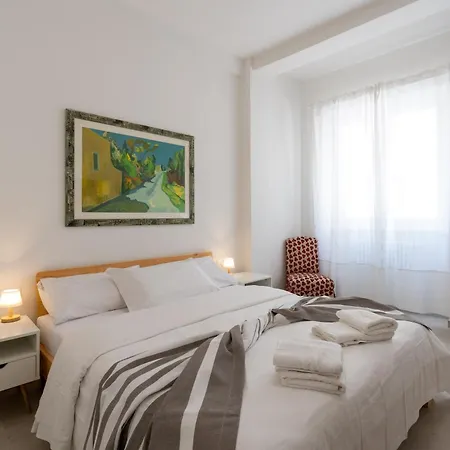 Luxury - Colosseo 10 Min דירה *